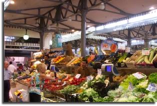 vegtables indoor market tomatoes banana italy