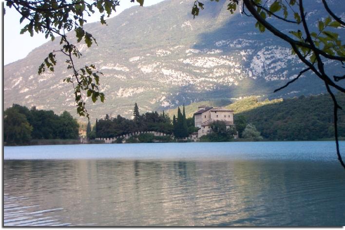 lago di toblino trentino dolomites italia