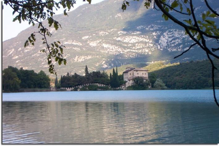 lago di toblino trentino dolomites italia