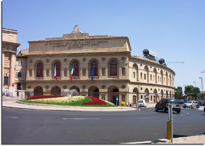 roundabout italy road two lane macerata opera sfisterio le marche region