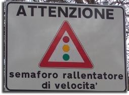 Attenzione; semaforo rallentatore di velocita sign traffic light speed camera italy