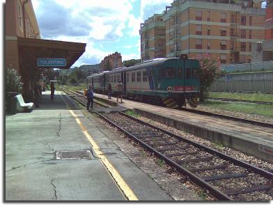 tolentino rail station ferrovia aln railcar fabriano